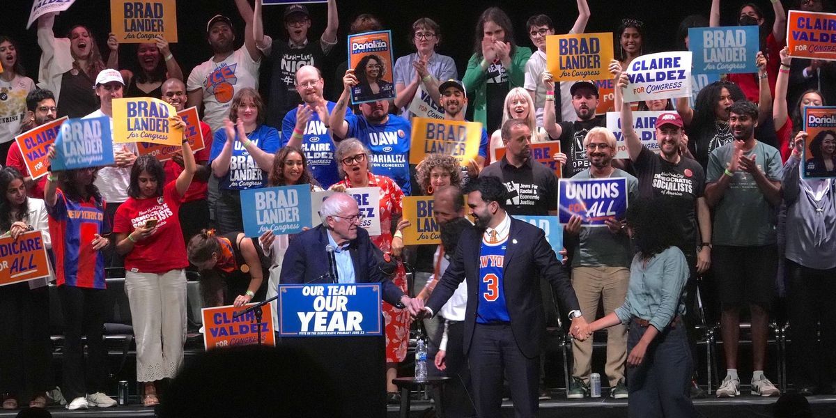 "The American people-in New York and all across this country-are sick and tired of status quo politics... of a rigged economy... of billionaires and their super PACs buying elections" [Obvious]