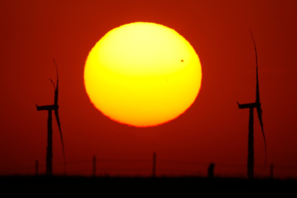 How shiatler uses the Pentagon to benefit the dirty energy sector that is bribing him [Murica]